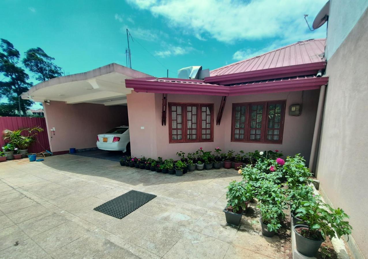 Thuvaraga Inn 努沃勒埃利耶 外观 照片